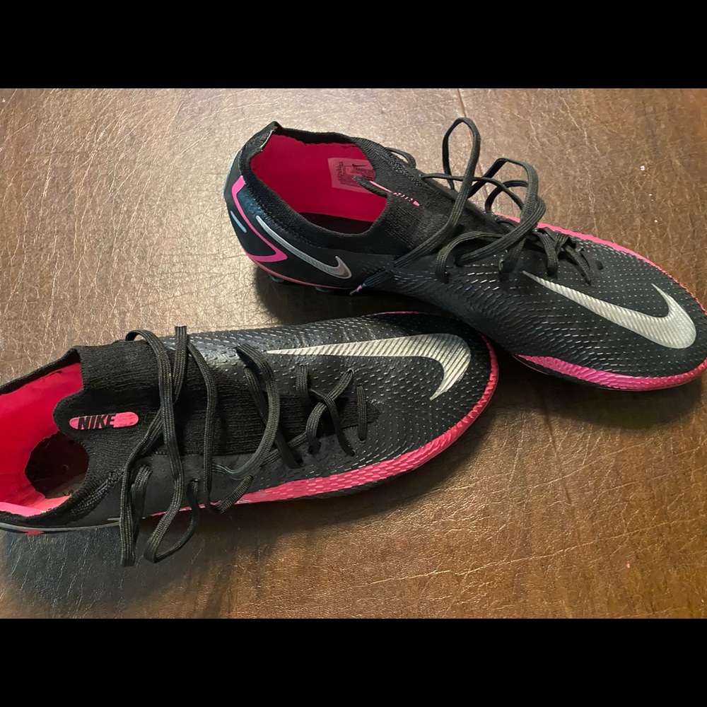 Nike phantom soccer cleats size 13